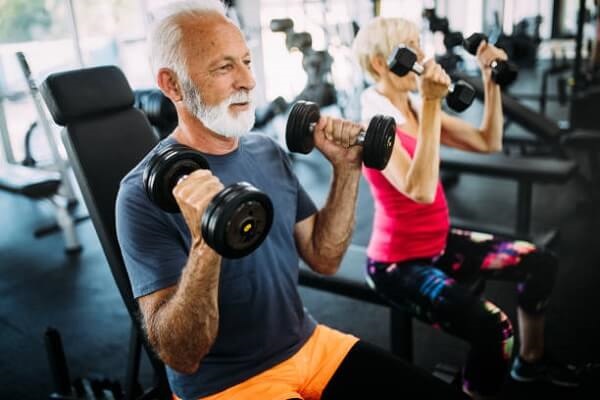 Người cao tuổi có nên tập gym không