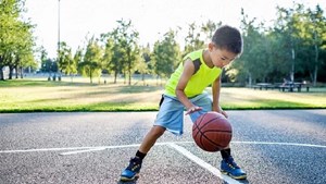 Cách chơi bóng rổ phù hợp để giúp trẻ tăng trưởng chiều cao nhanh