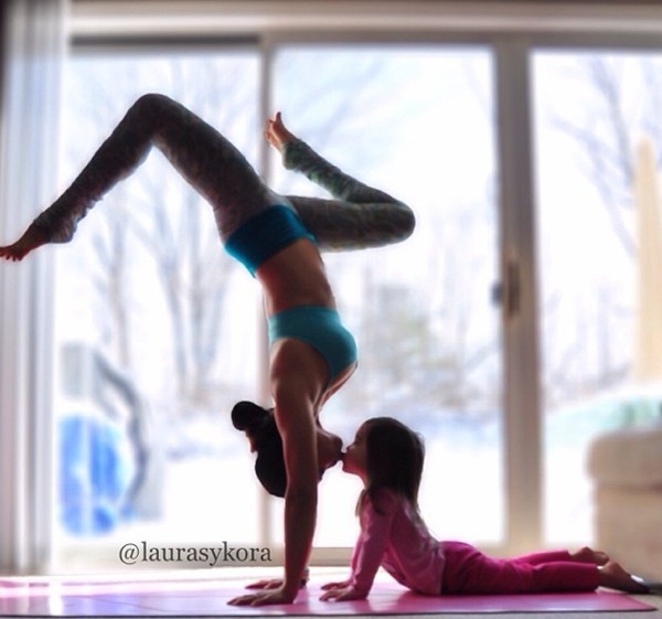 Tập Yoga cùng mẹ và bé