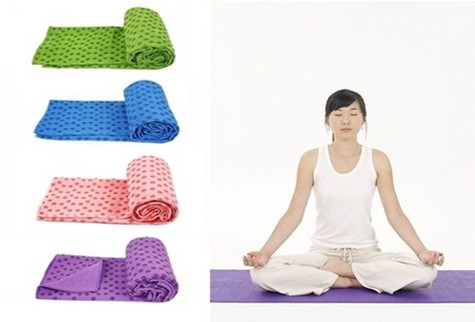 Tập yoga với khăn trải sàn chất lượng giá rẻ