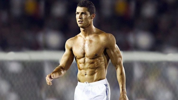 Body nam đẹp nhất thế giới cần phải kể đến Body của siêu sao bóng đá Cristiano Ronaldo