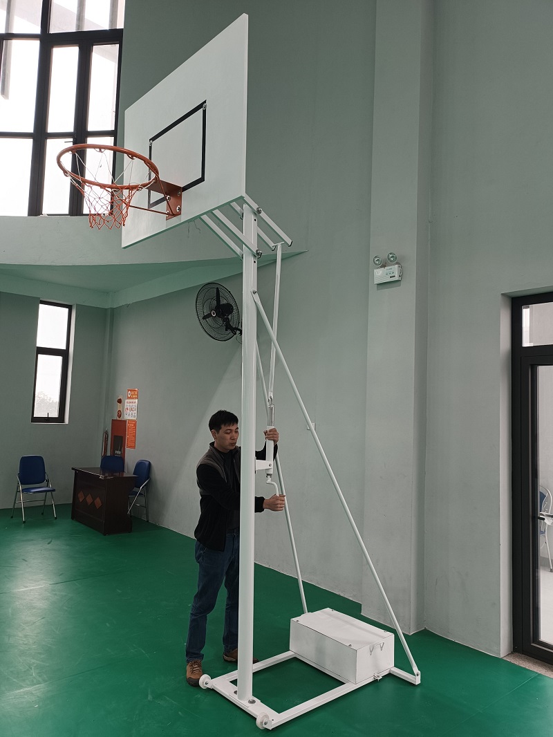 Hình ảnh lắp đặt mẫu trụ bóng rổ chính hãng cho trường THCS Trần Phú