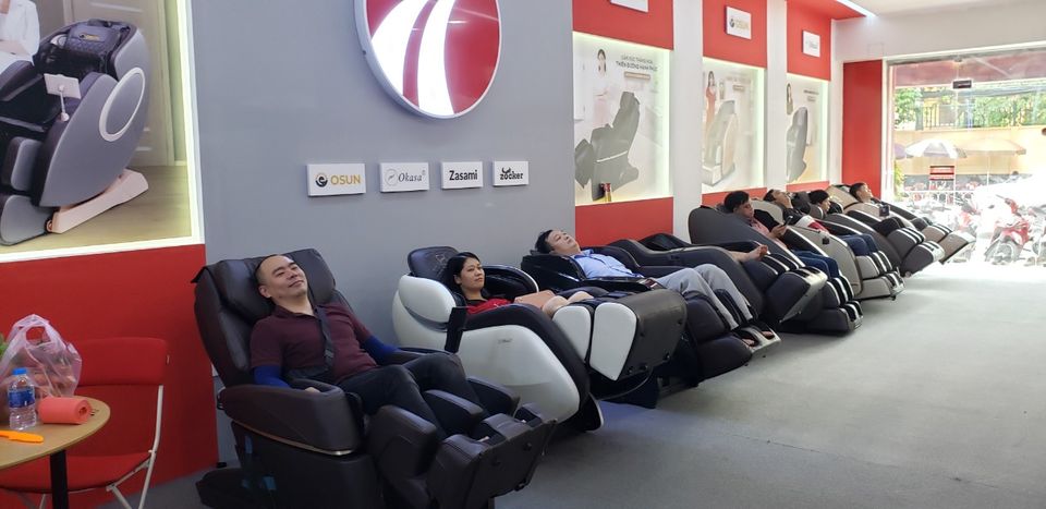 Khách hàng thử trải nghiệm về ghế Massage toàn thân OSUN SK-66 độc đáo