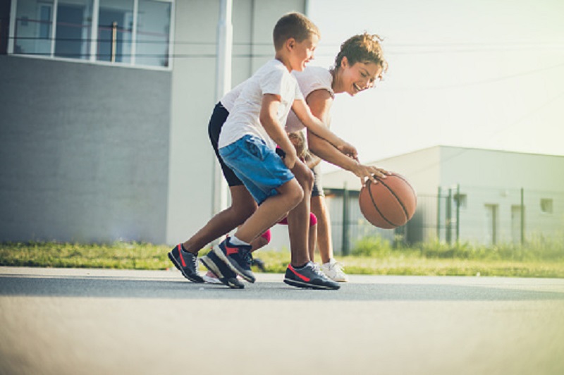 Lắp đặt trụ bóng rổ tại nhà thúc đẩy trẻ vận động nhiều hơn