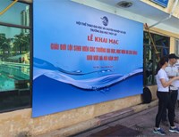 Thi công dây phao phân làn bể bơi tại Đại học Thủy Lợi, Hà Nội