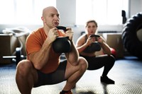Các bài tập squat với tạ cực hiệu quả dành cho nam và nữ