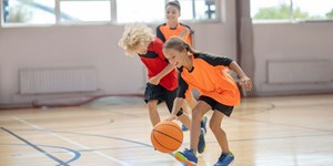 Điểm danh 5 lợi ích dành cho bé gái khi chơi bóng rổ