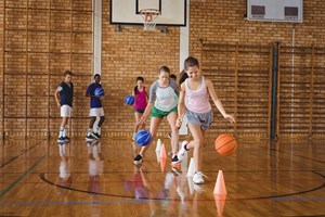 Làm sao để trẻ yêu thích bộ môn bóng rổ hơn?