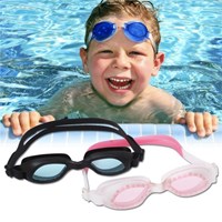 Trẻ em có nên sử dụng kính bơi khi bơi lội không?