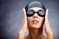 Sử dụng kính bơi, mũ bơi đem lại hiệu quả cao cho sức khỏe